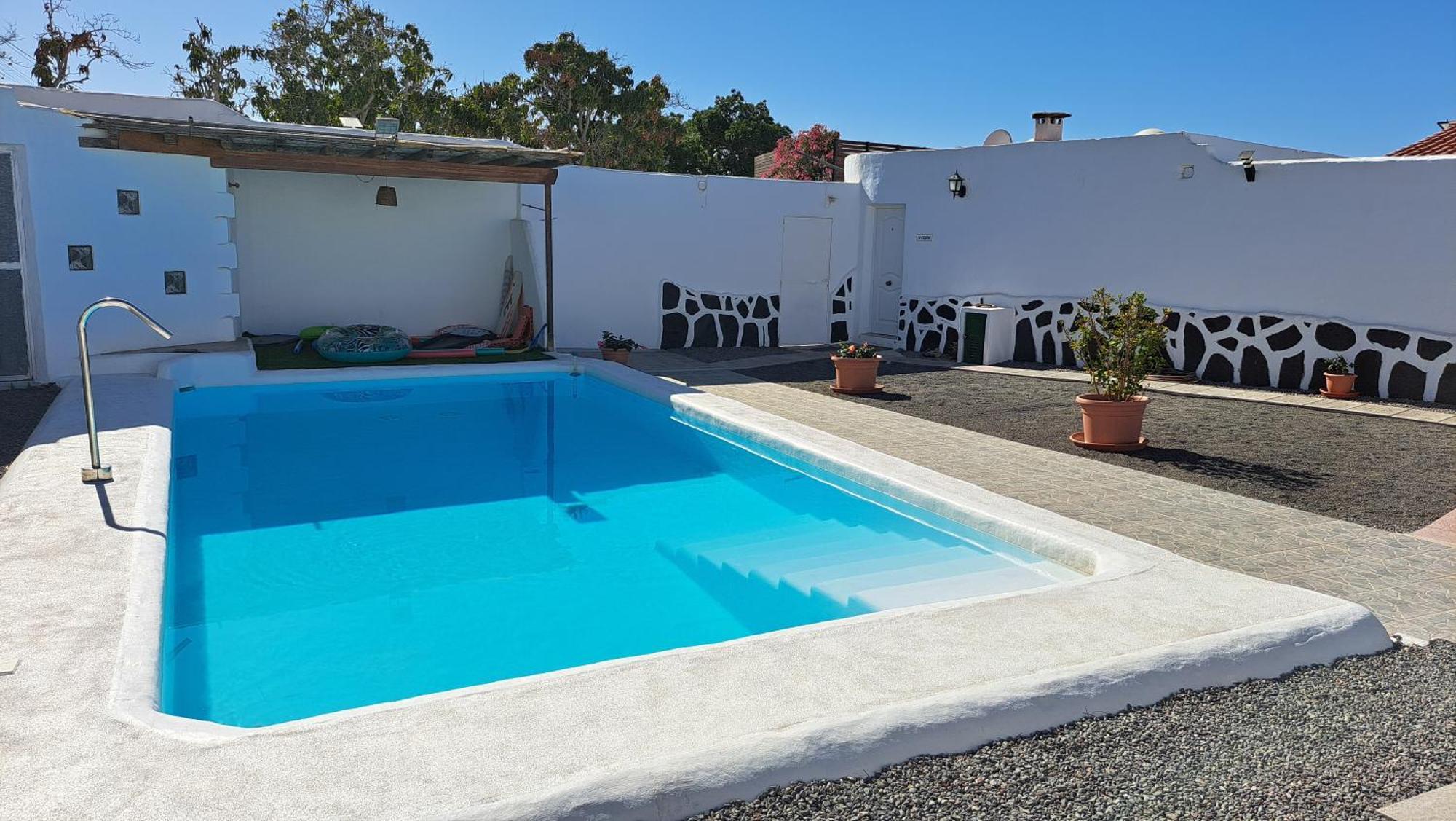 Inviting 1-bedroom House 'esquina' Vistamar Apartment *